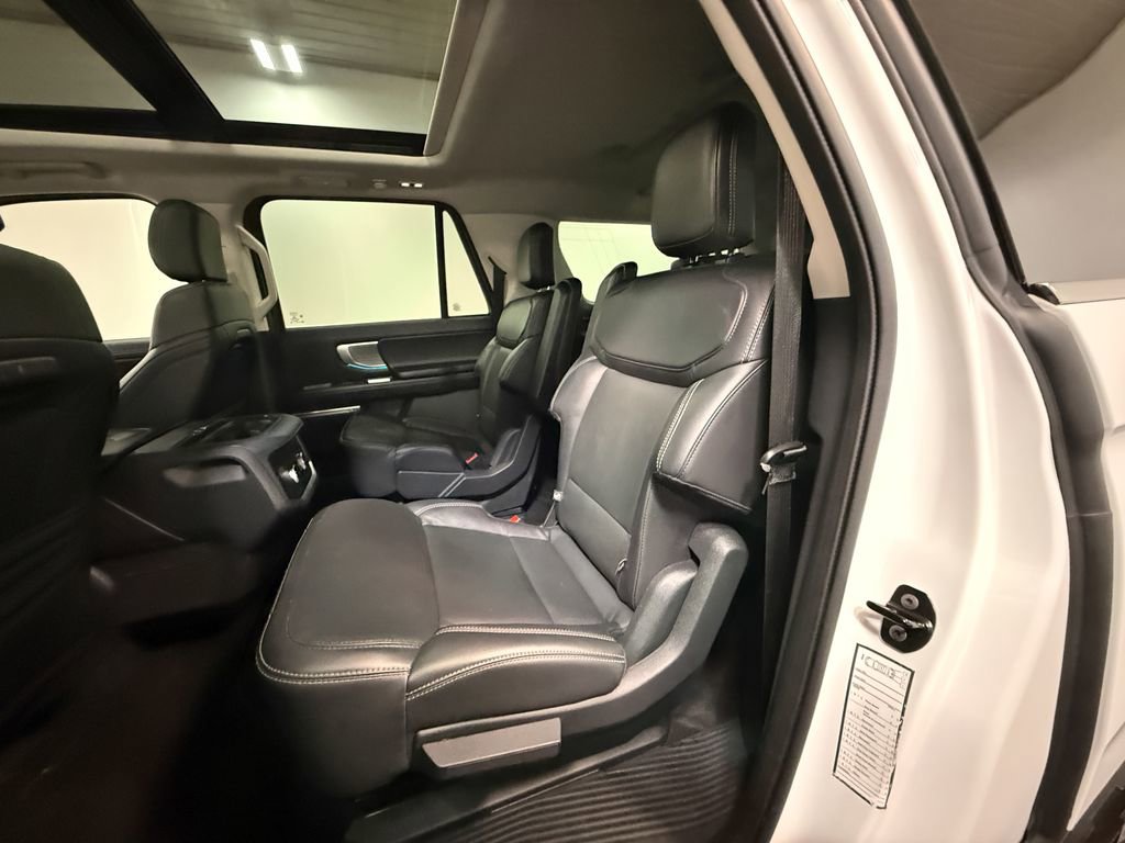 Used 2025 Ford Expedition Max Platinum image 8