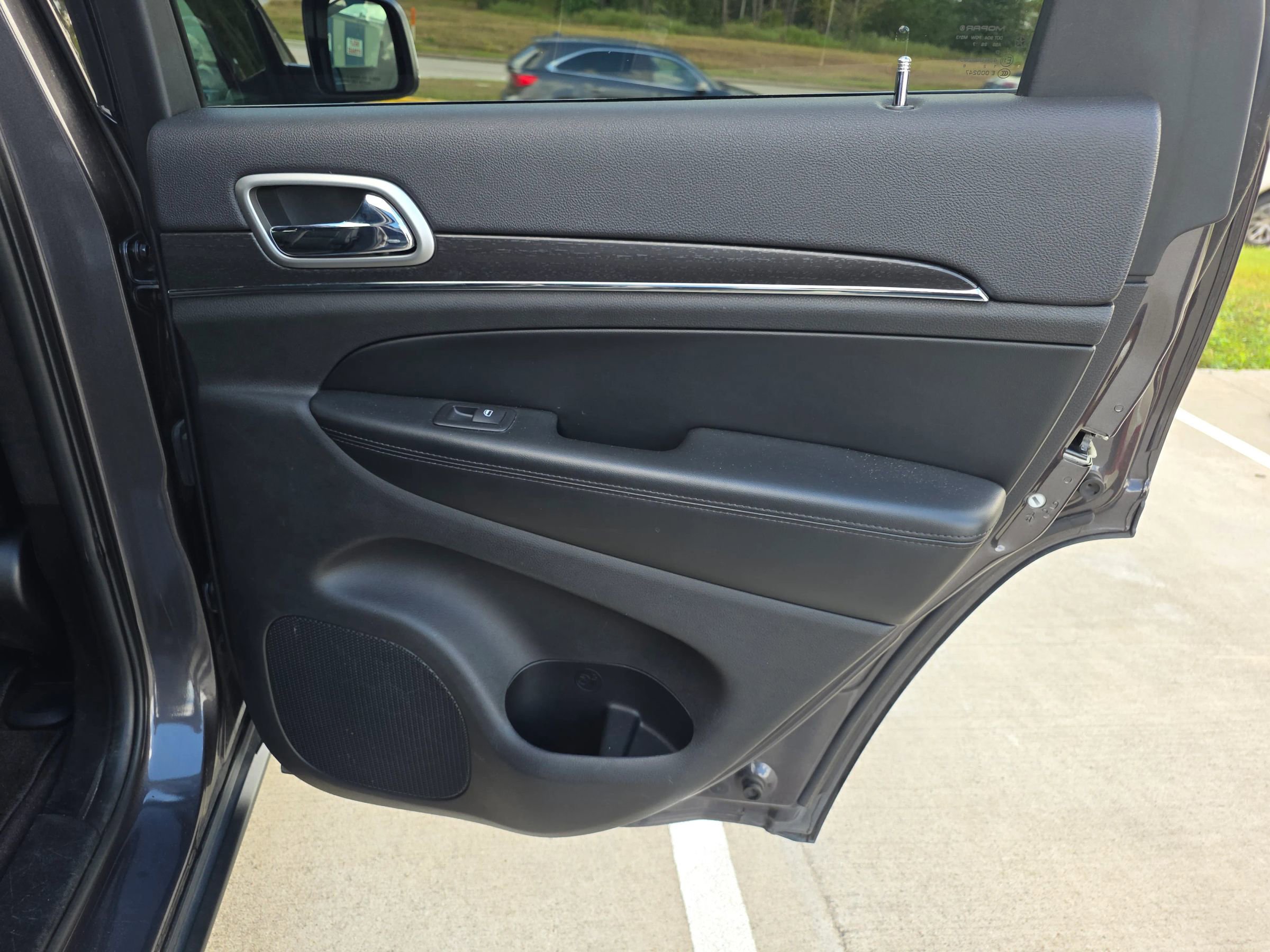 Used 2018 Jeep Grand Cherokee Limited image 28