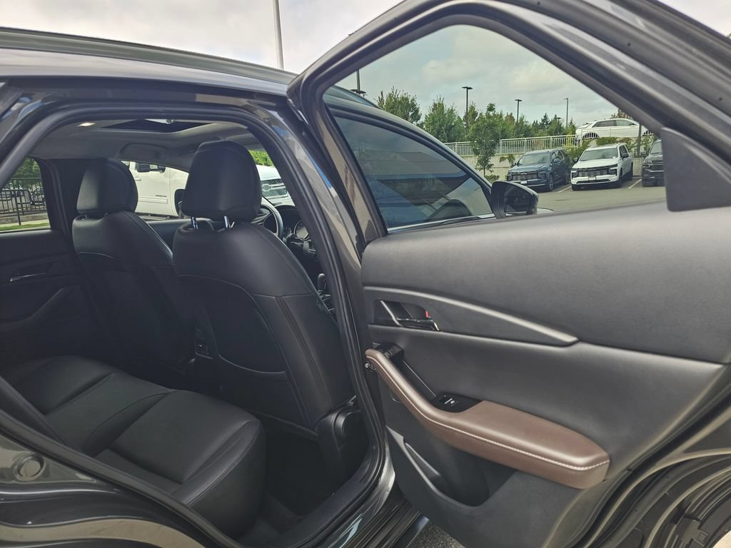 Used 2022 MAZDA CX-30 AWD 2.5 S w/ Premium Package image 16