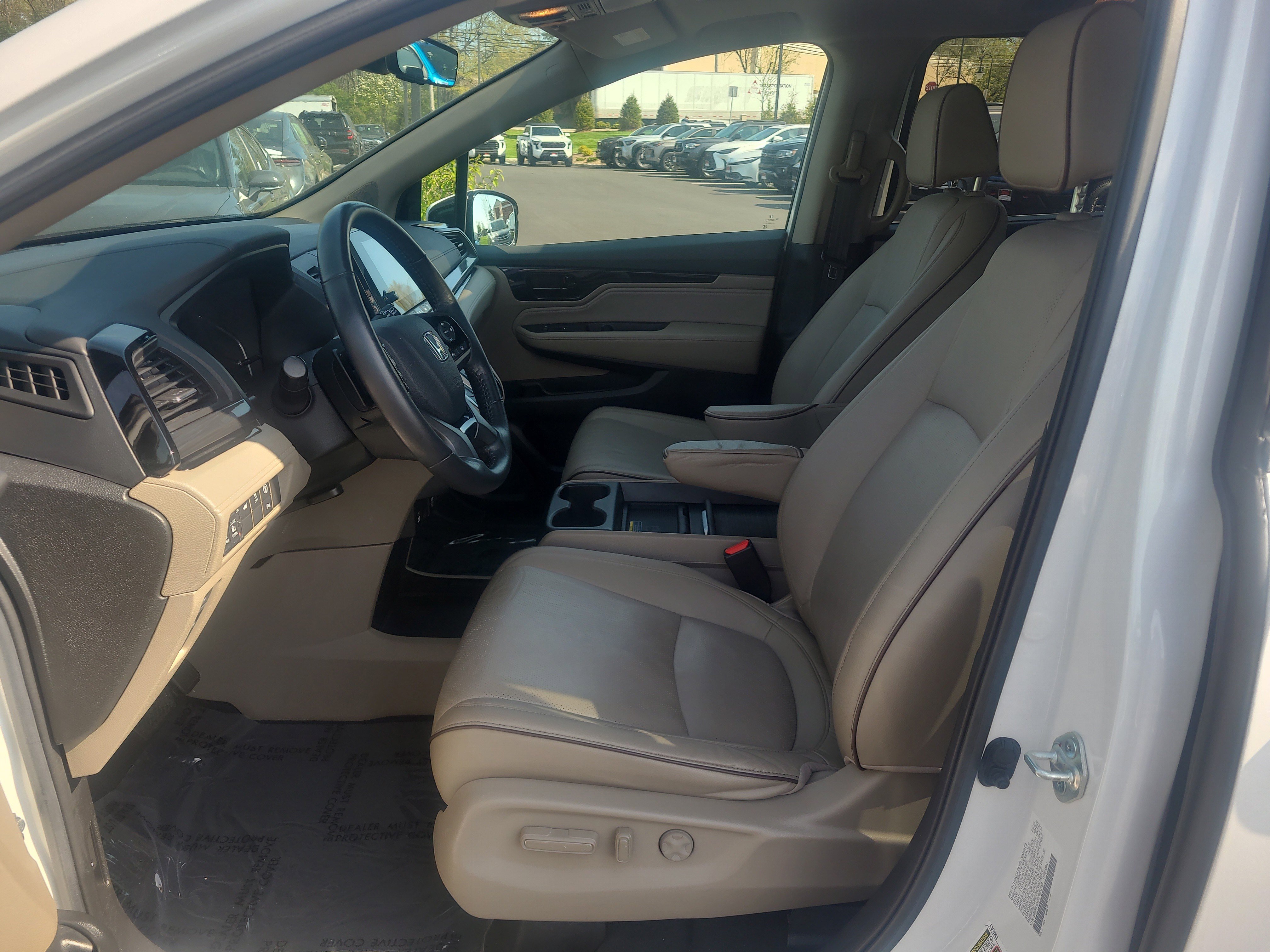 Used 2023 Honda Odyssey Elite image 16