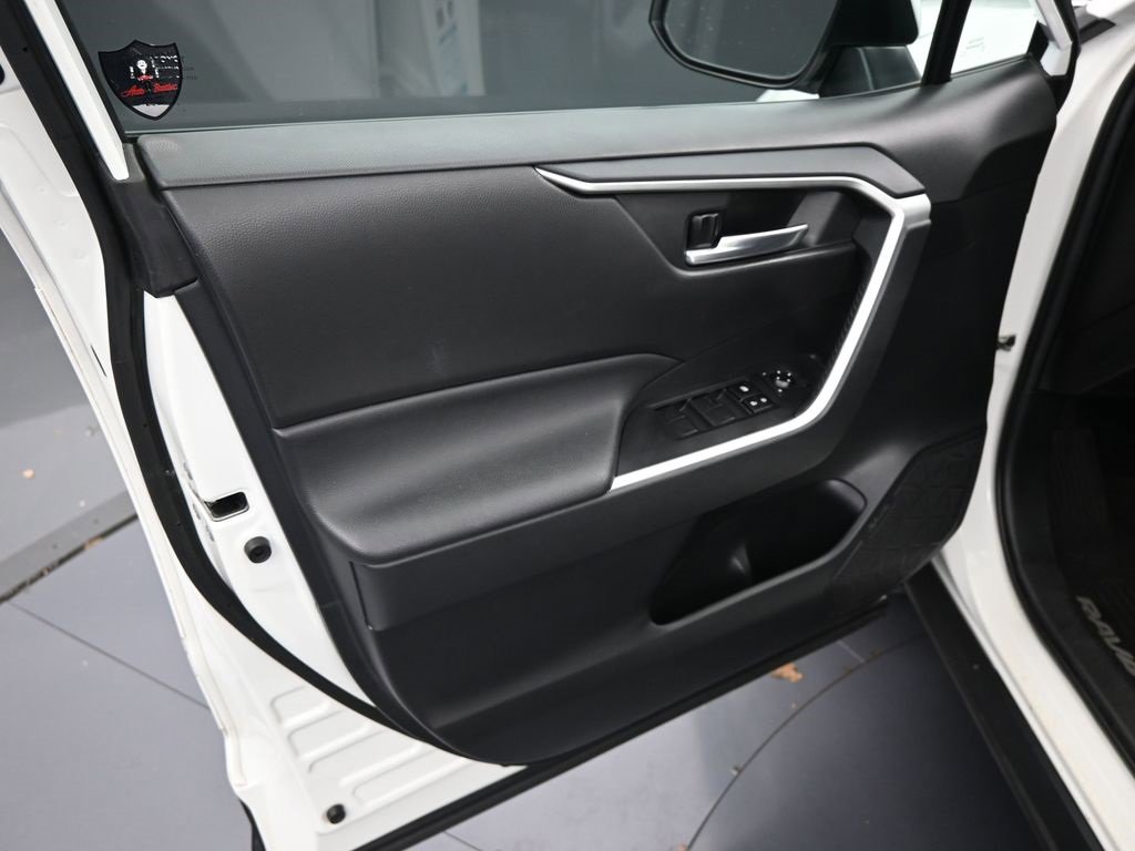 Used 2021 Toyota RAV4 XLE image 25