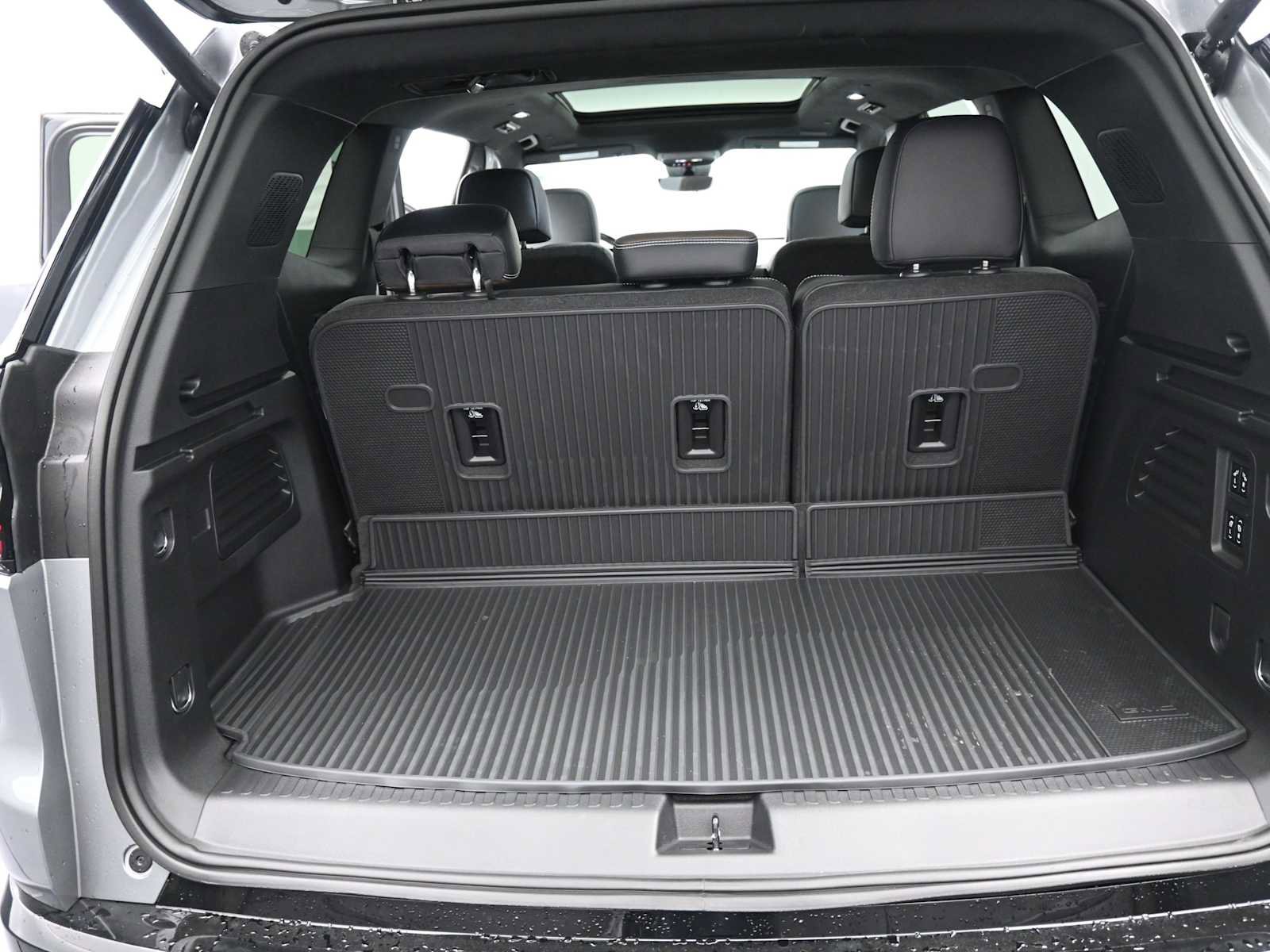New 2026 GMC Acadia Denali Ultimate w/ LPO, Floor Liner Package image 30