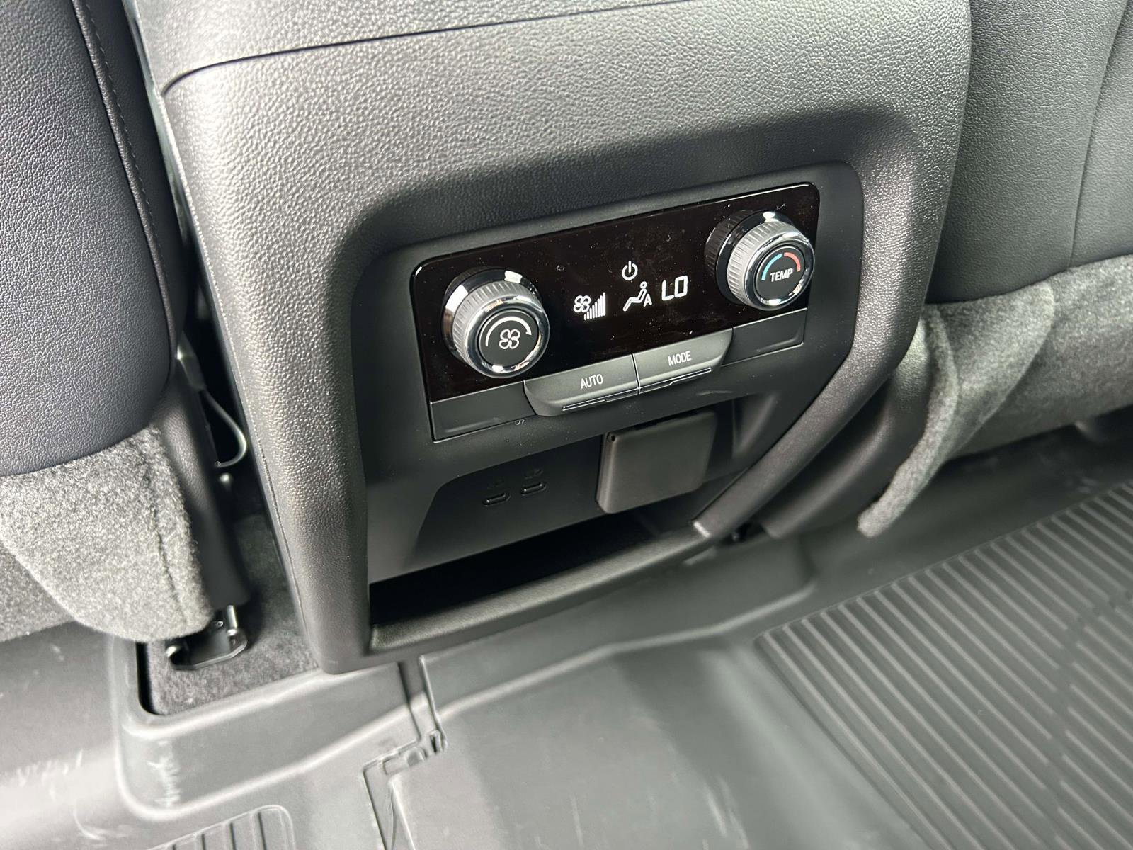 New 2026 Chevrolet Traverse Z71 w/ Driver Confidence Package image 16