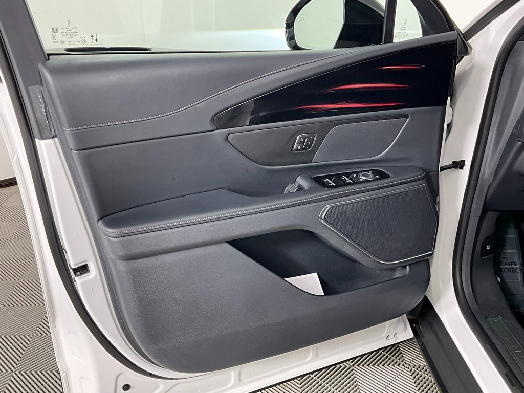 Certified 2024 Lincoln Nautilus Premier w/ Jet Appearance Package image 18