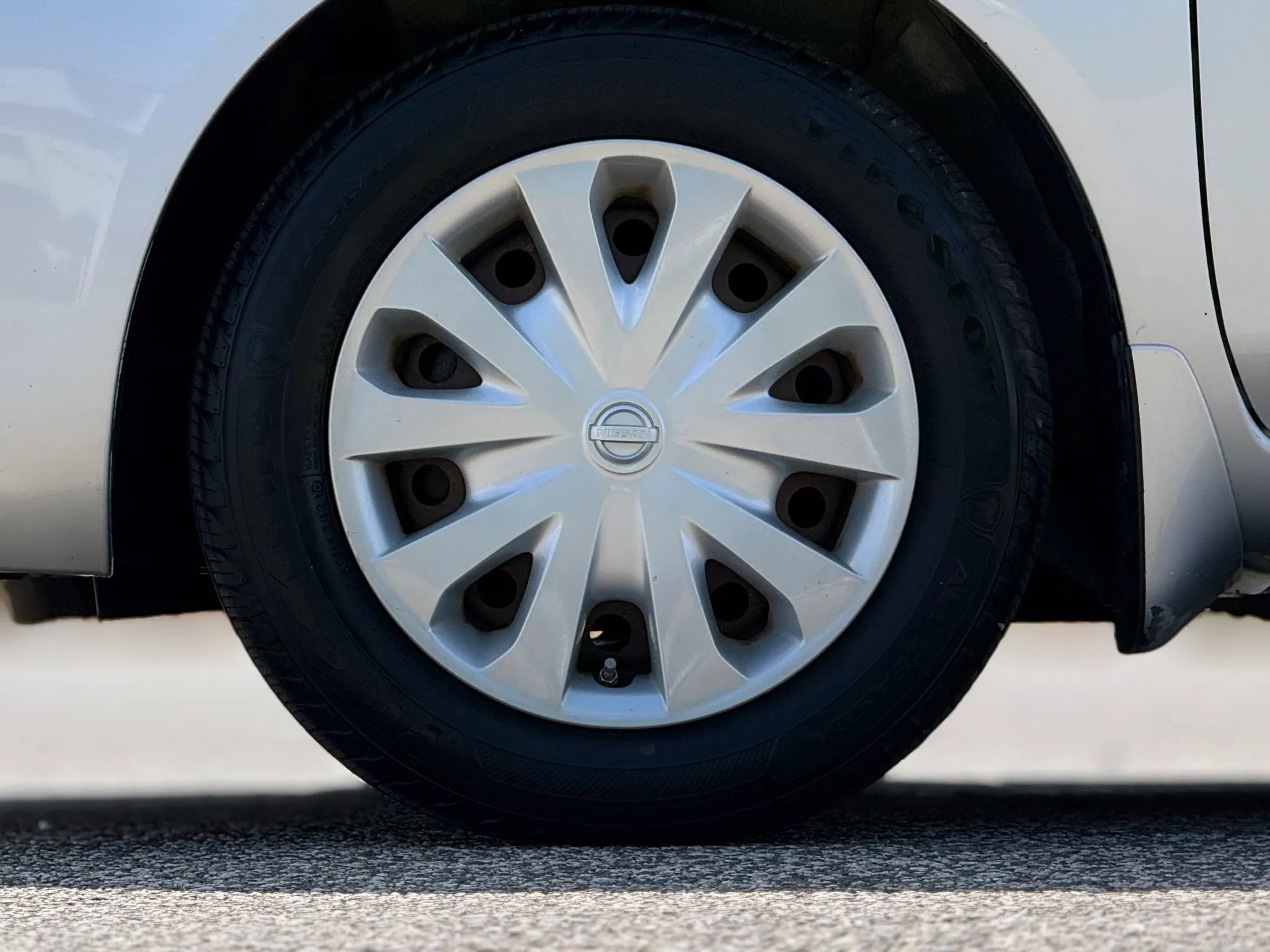 Used 2014 Nissan Versa S Plus FWD image 28