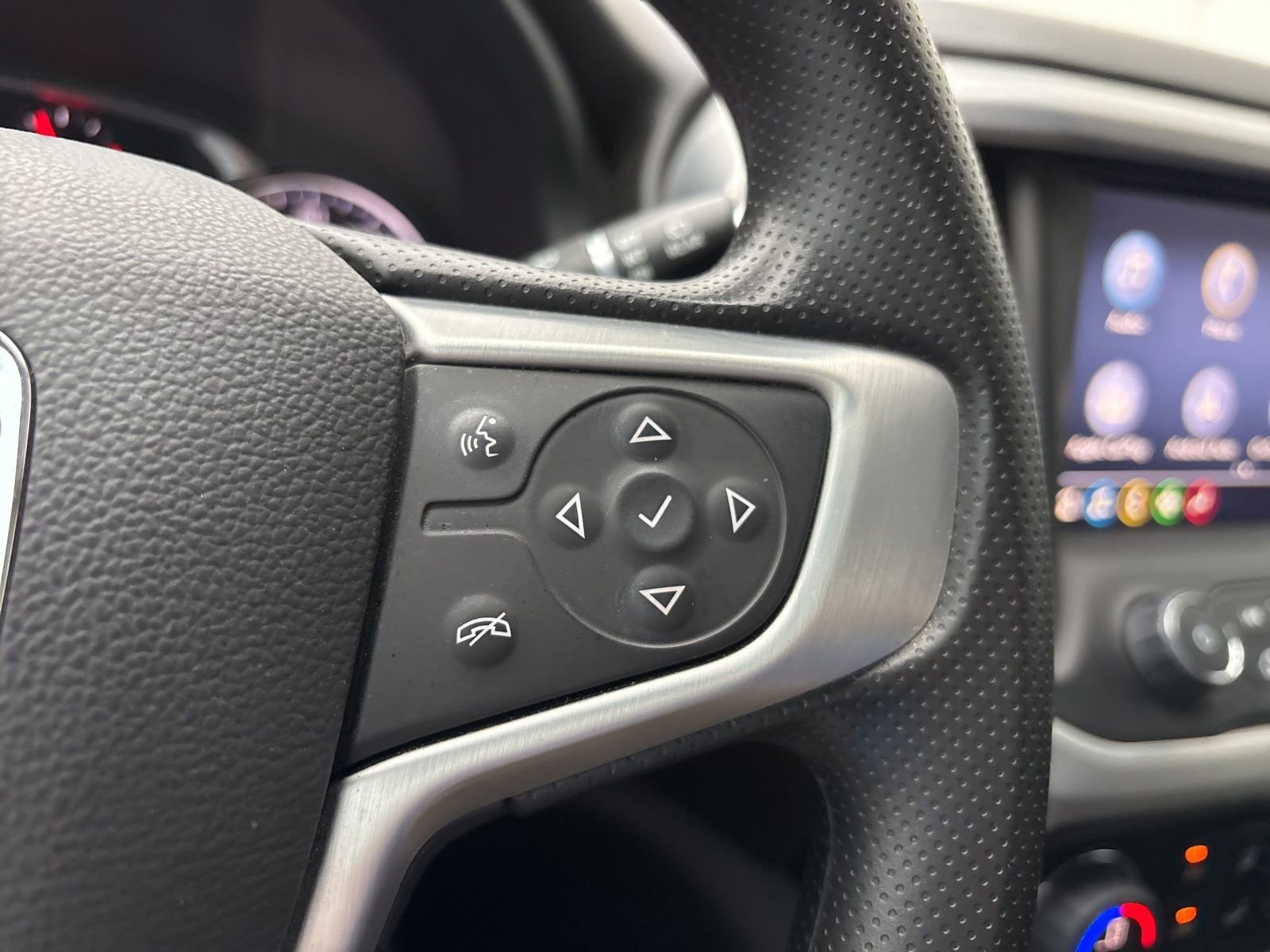 Used 2022 GMC Acadia SLE w/ Driver Convenience Package FWD image 30
