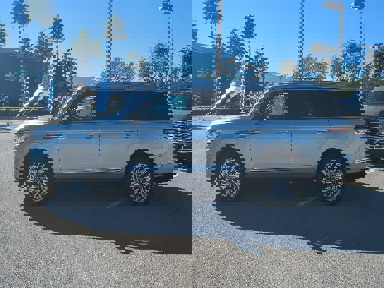 Certified 2023 Lincoln Navigator Reserve image 7