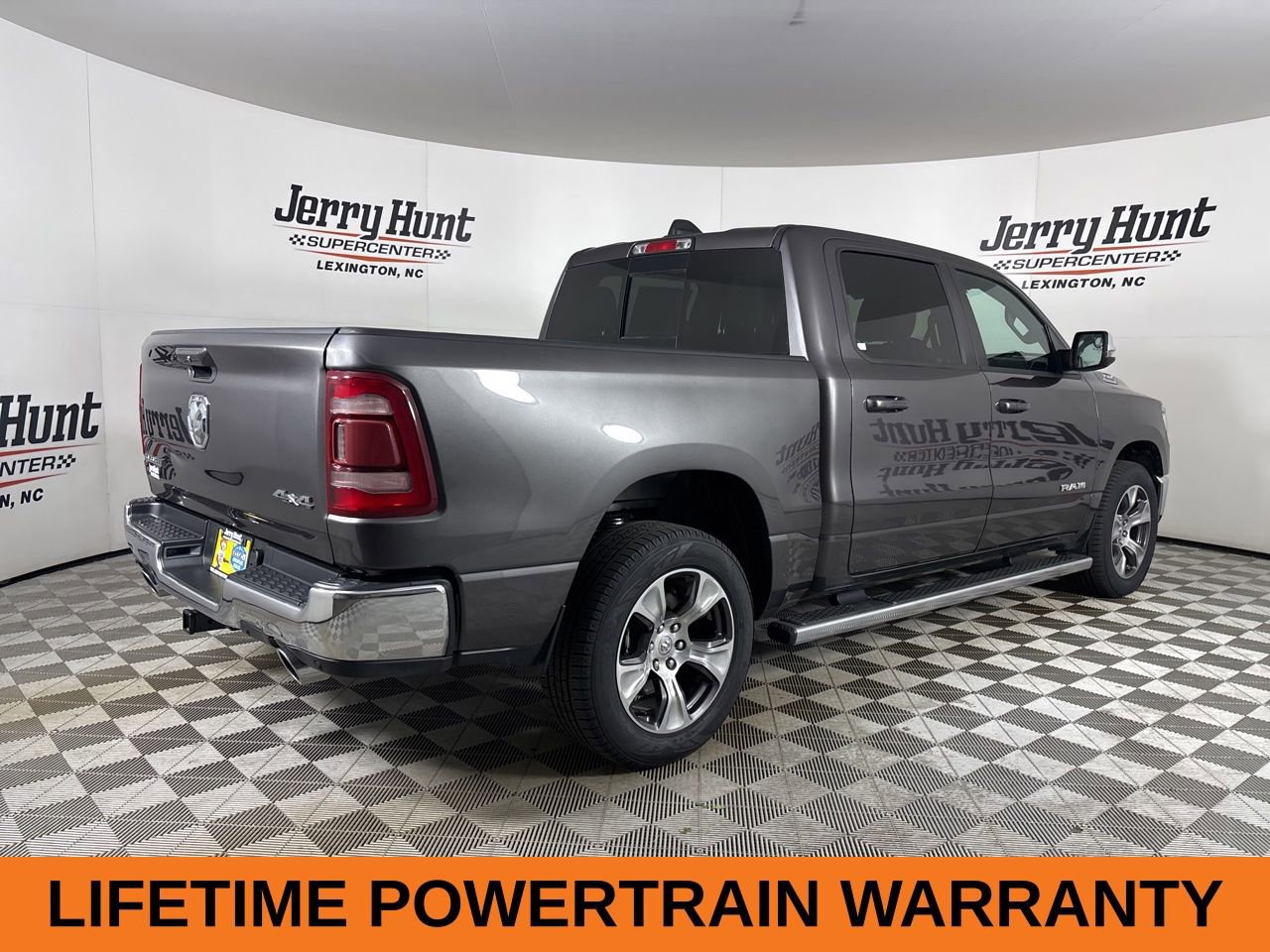Used 2023 RAM 1500 Laramie AWD/4WD image 5