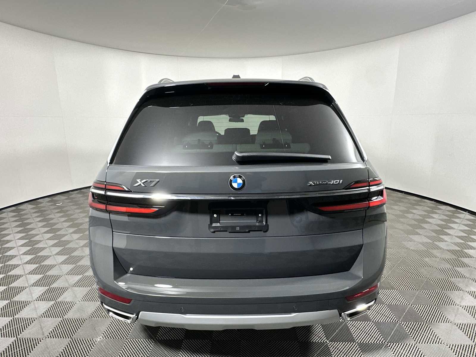 New 2026 BMW X7 xDrive40i w/ Executive Package image 2