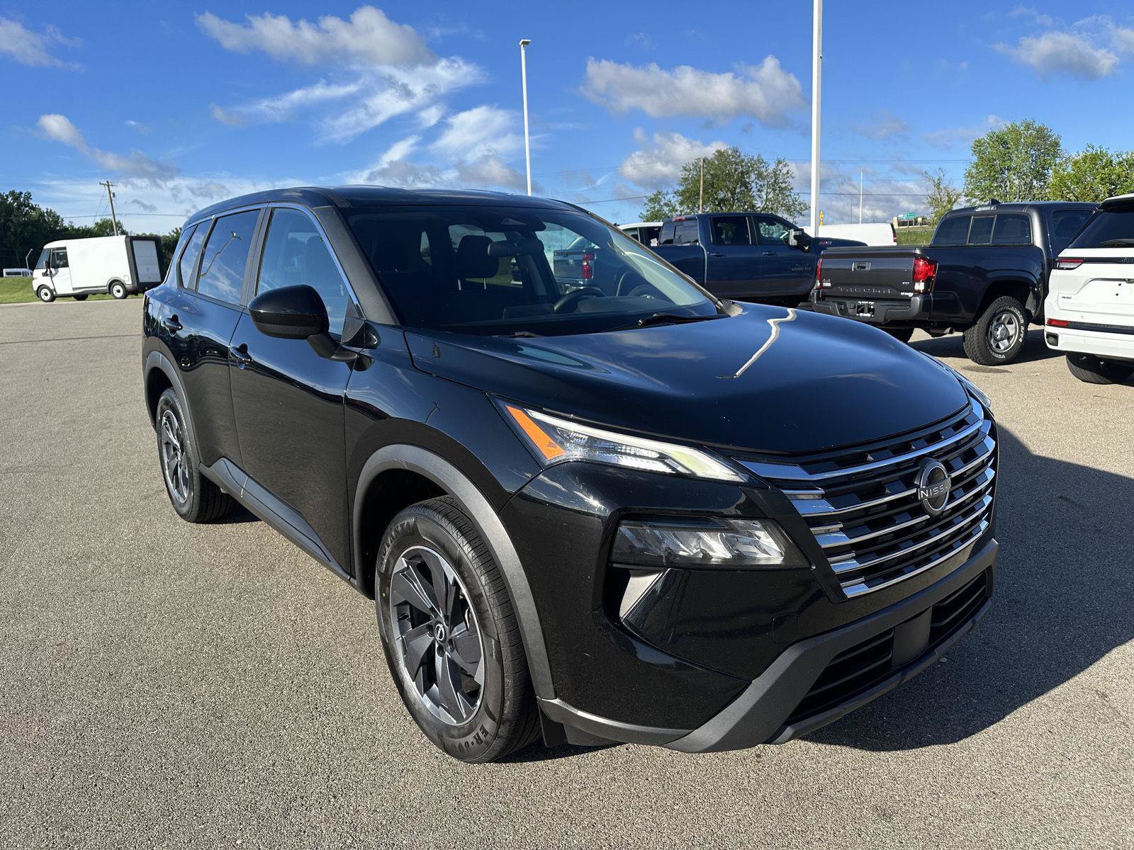 Used 2024 Nissan Rogue SV FWD image 10