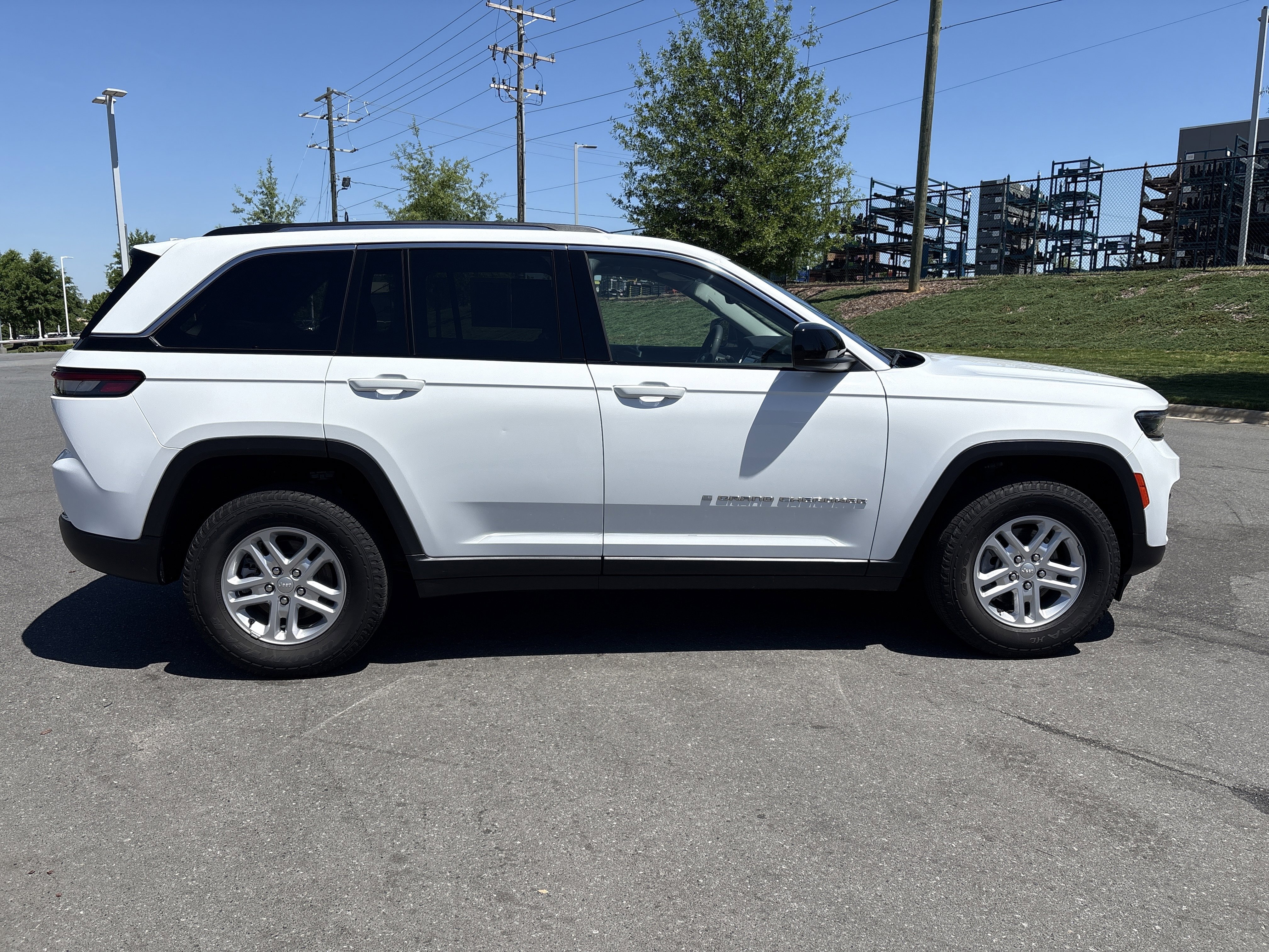 Certified 2023 Jeep Grand Cherokee Laredo RWD image 10