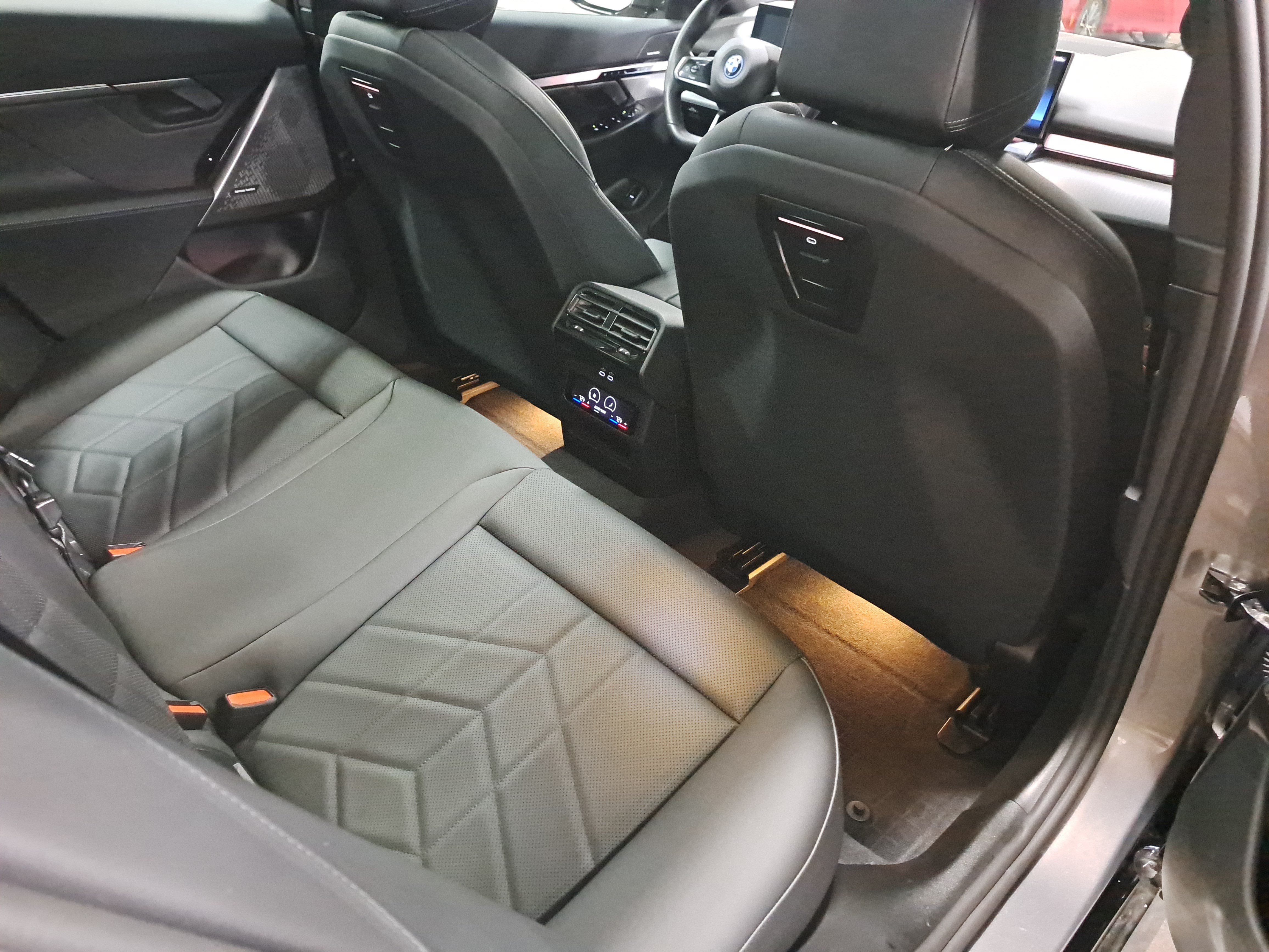 Certified 2026 BMW i5 eDrive40 w/ M Sport Package AWD/4WD image 12