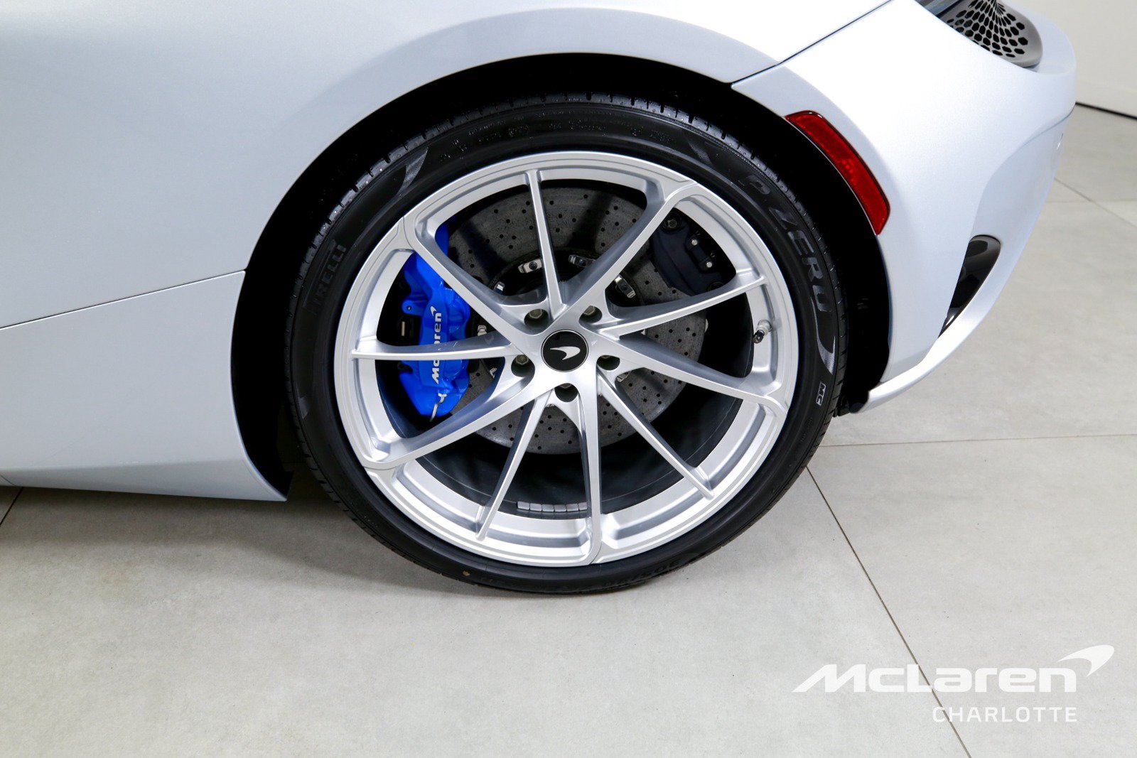 Used 2026 McLaren 750S Spider RWD image 30