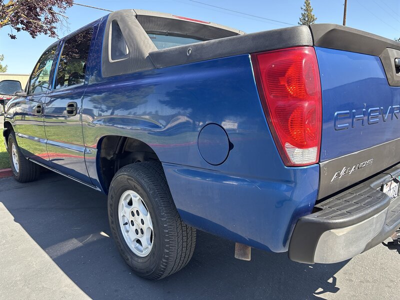 Used 2004 Chevrolet Avalanche 2WD image 10