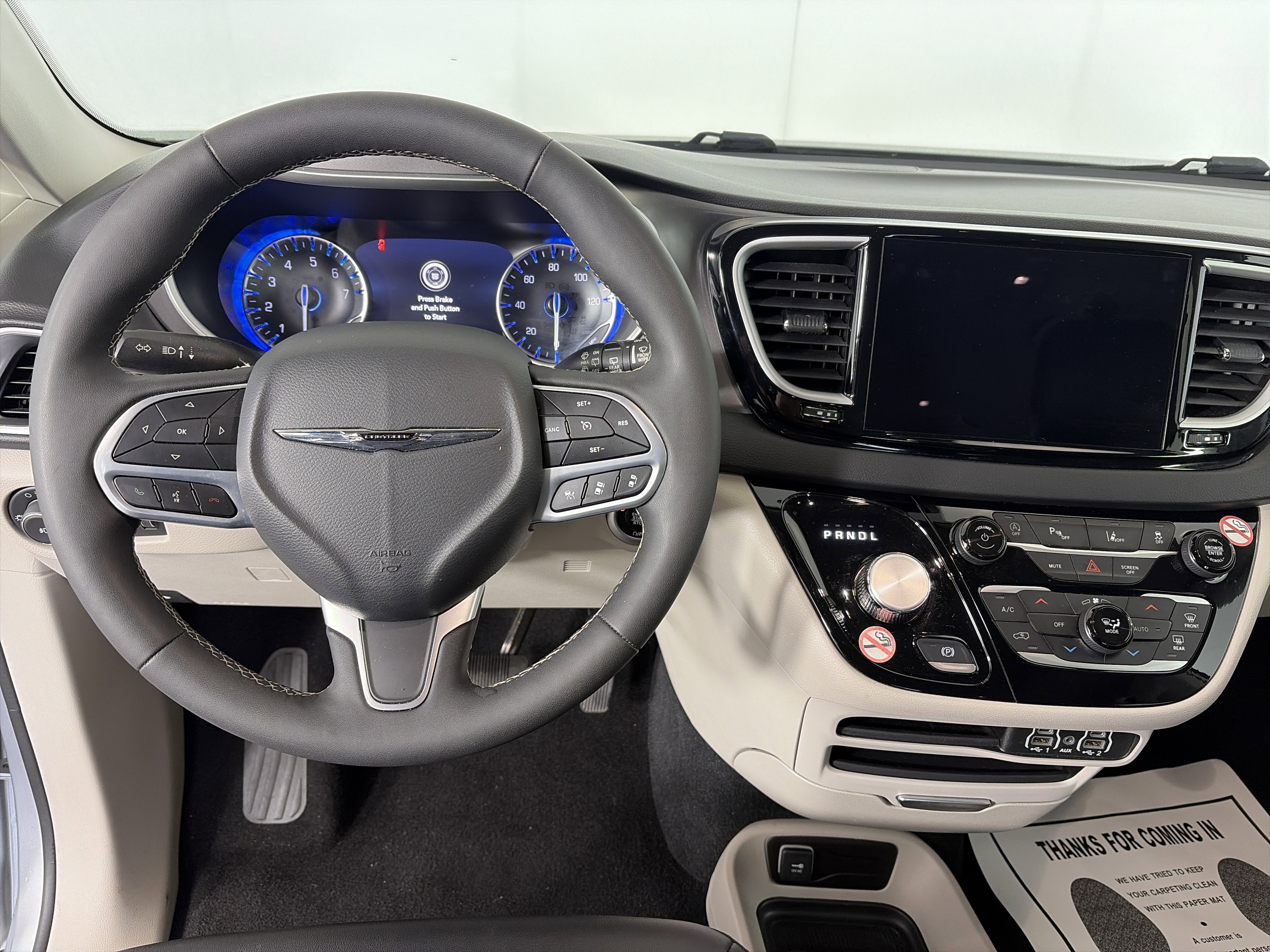 Used 2024 Chrysler Pacifica Touring-L image 3