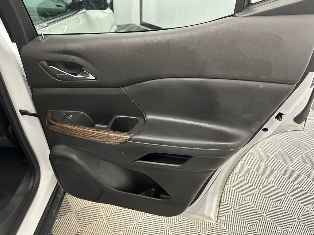 Used 2020 GMC Acadia Denali w/ Technology Package FWD image 18