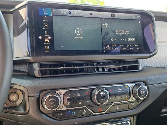 Used 2024 Jeep Wrangler Unlimited Sahara AWD/4WD image 12