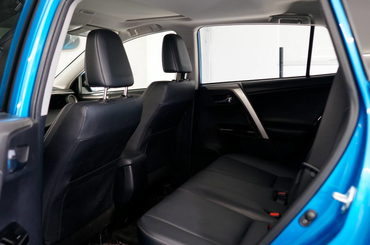 Used 2018 Toyota RAV4 Limited w/ Advanced Technology Package image 22
