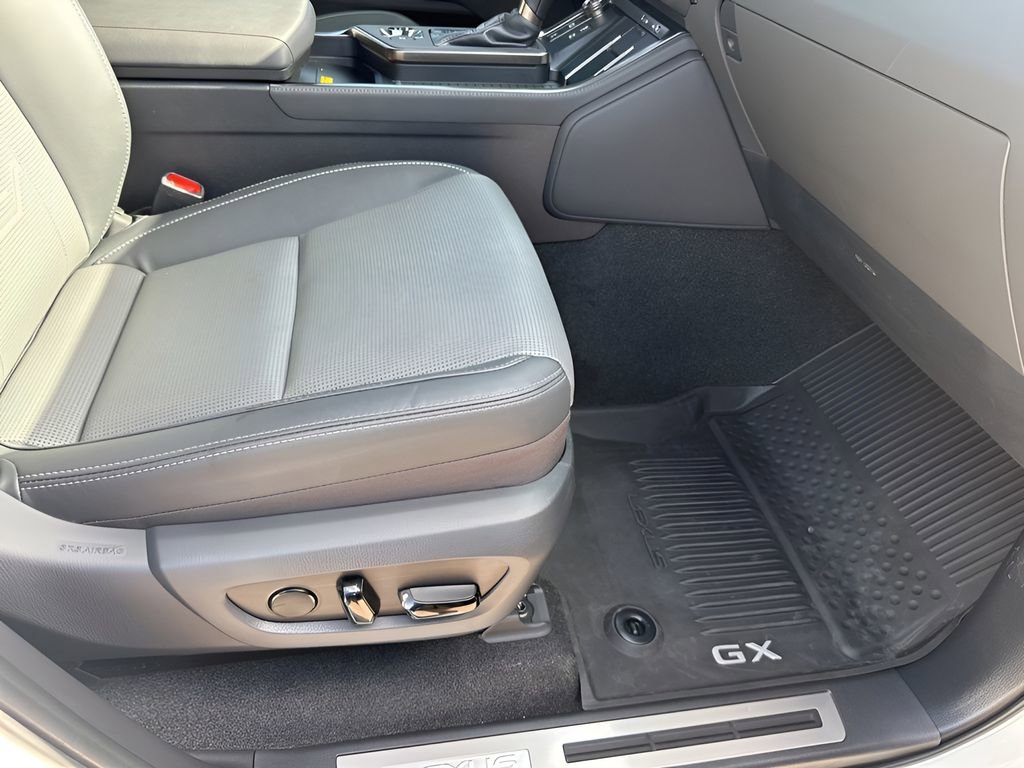Used 2024 Lexus GX 550 w/ Accessory Package (Z1) AWD/4WD image 14