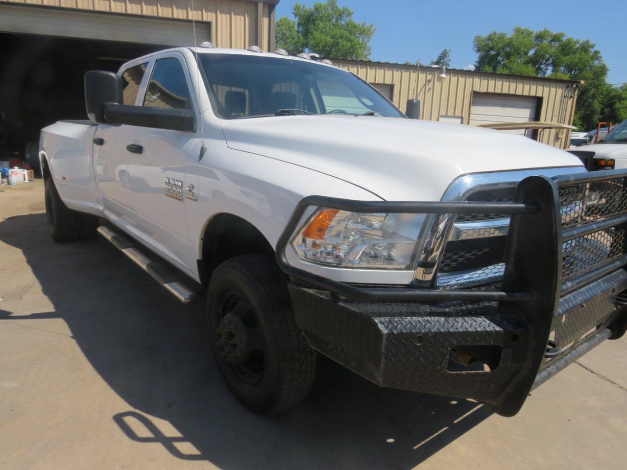 Used 2018 RAM 3500 Tradesman w/ Chrome Appearance Group AWD/4WD image 4