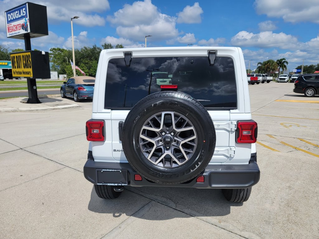 Used 2026 Jeep Wrangler Unlimited Sahara AWD/4WD image 4