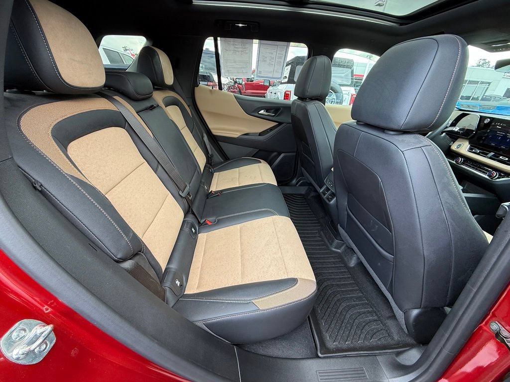 Used 2025 Chevrolet Equinox ACTIV w/ Safety and Technology Package AWD/4WD image 26