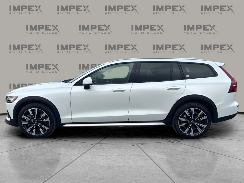 Used 2025 Volvo V60 B5 Cross Country Ultra AWD/4WD image 2