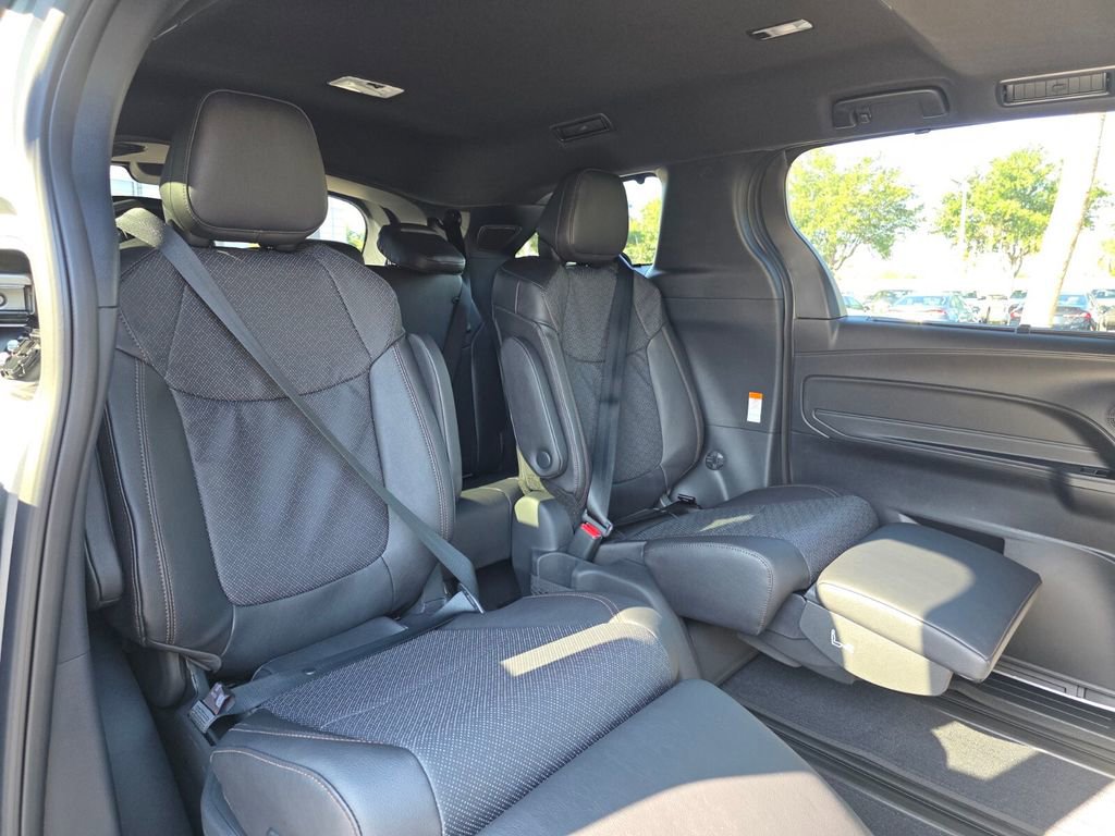 New 2026 Toyota Sienna Limited FWD image 18