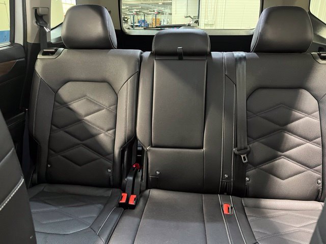 Used 2025 Volkswagen Atlas SE AWD/4WD image 26