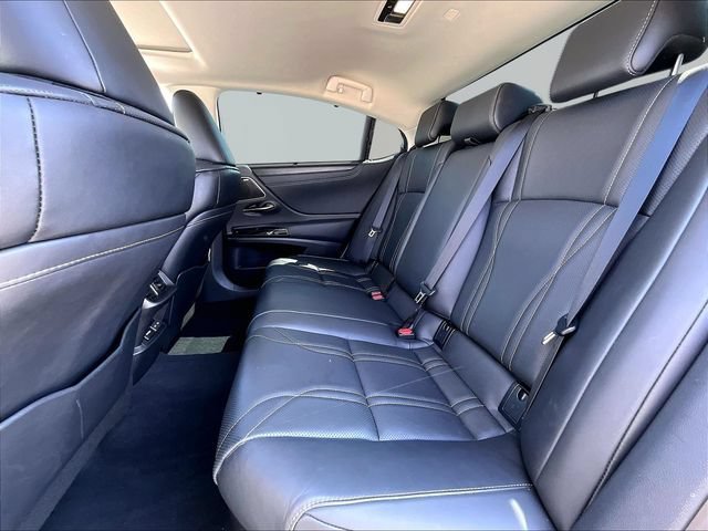 Used 2025 Lexus ES 300h Ultra Luxury w/ Accessory Package (Z2) FWD image 15