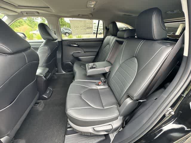 New 2024 Toyota Highlander XLE AWD/4WD image 18