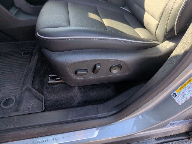 Used 2025 Buick Enclave Preferred w/ Power Package FWD image 11