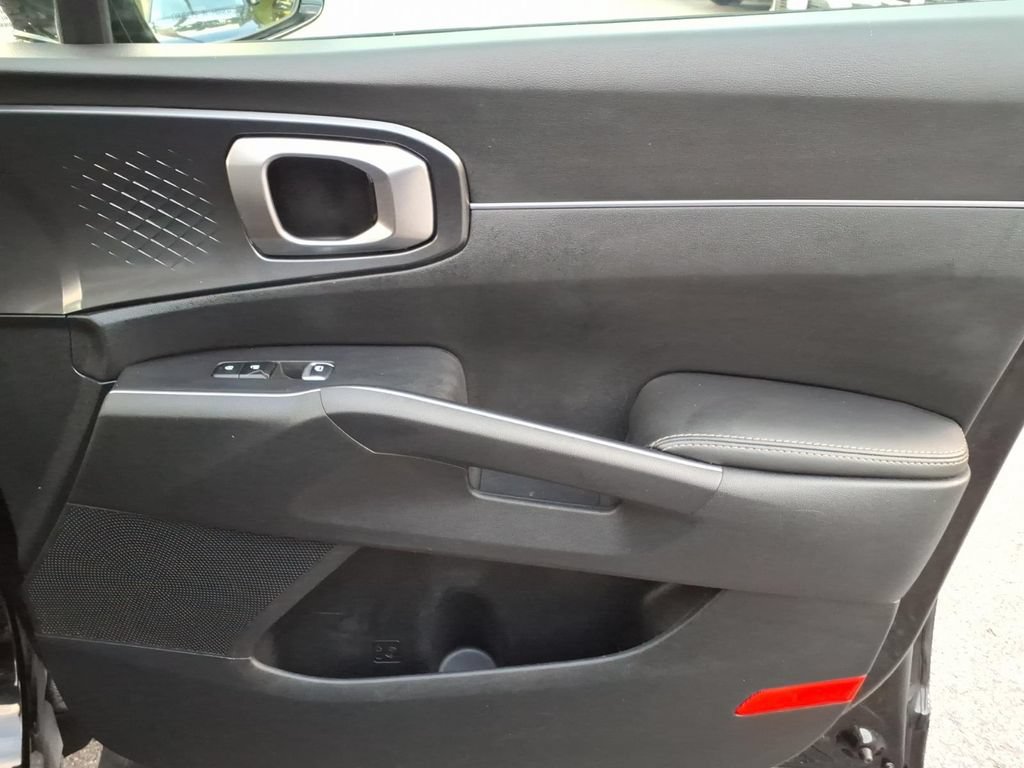 Used 2023 Kia Sorento S w/ Panoramic Sunroof Package FWD image 19