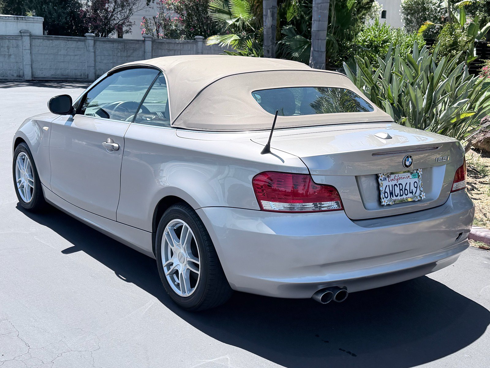 Used 2011 BMW 128i Convertible RWD image 6