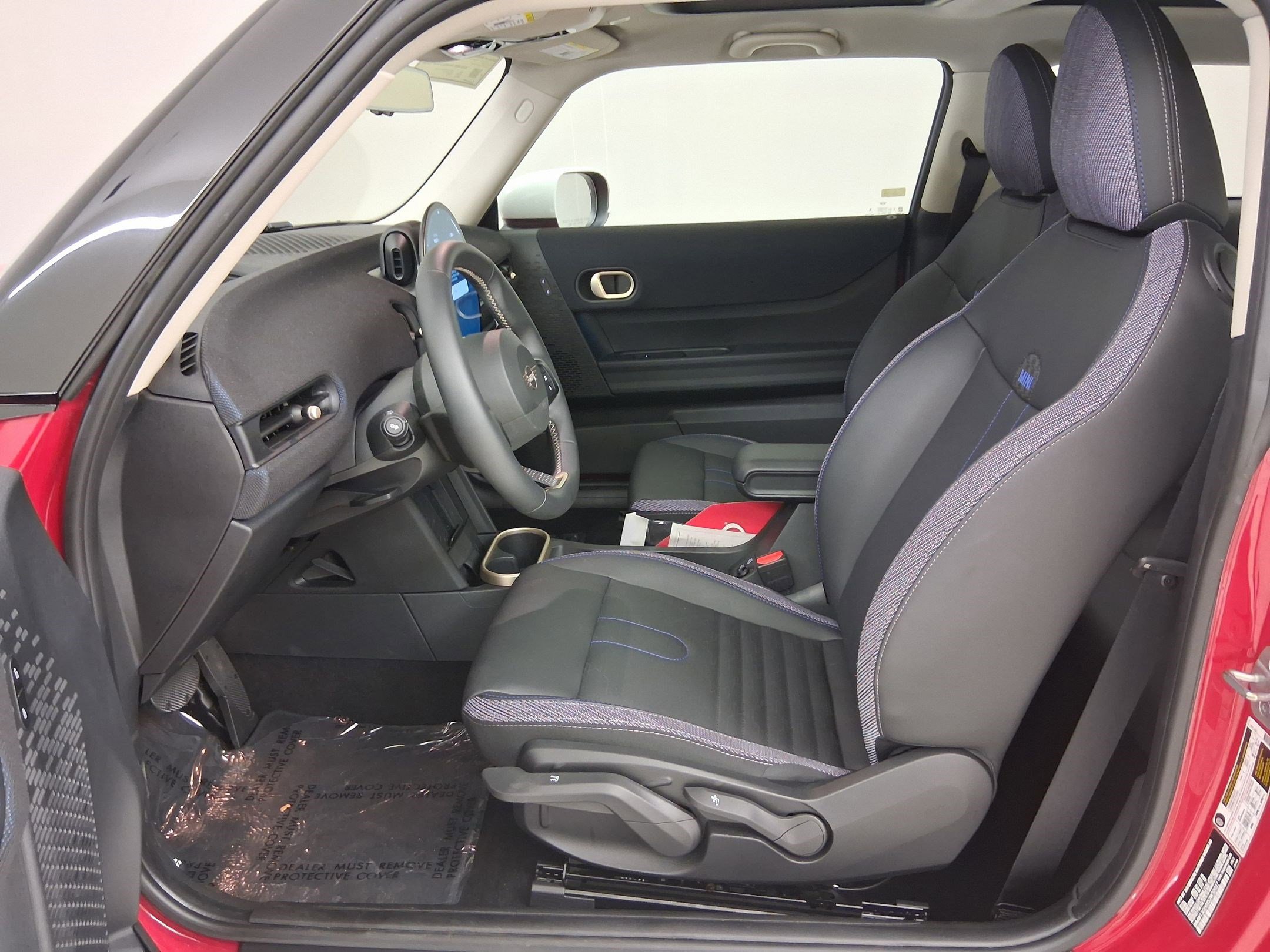 Used 2025 MINI Cooper 2-Door Hardtop image 3