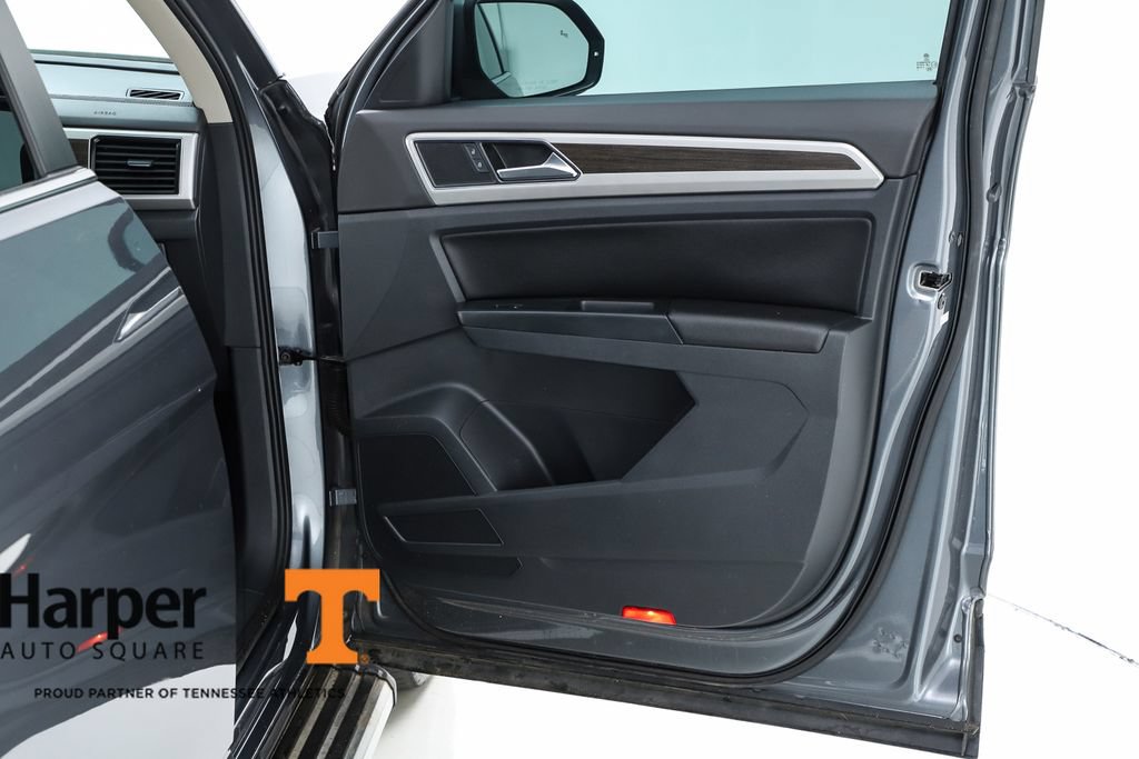 Used 2018 Volkswagen Atlas SEL AWD/4WD image 32