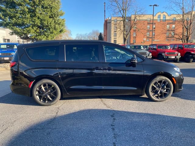 New 2026 Chrysler Pacifica Select w/ S Appearance Package FWD image 9