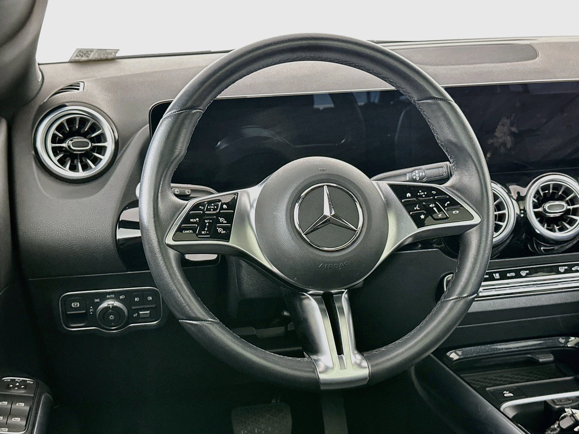 Used 2025 Mercedes-Benz GLA 250 4MATIC image 18