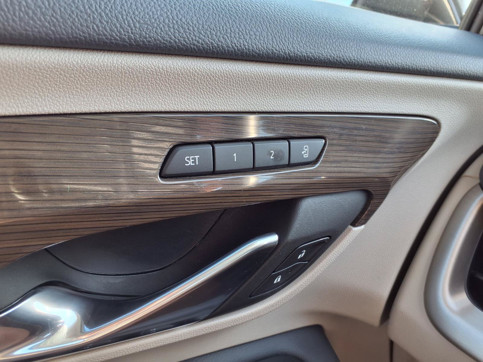Used 2024 GMC Terrain Denali w/ Denali Premium Package AWD/4WD image 24