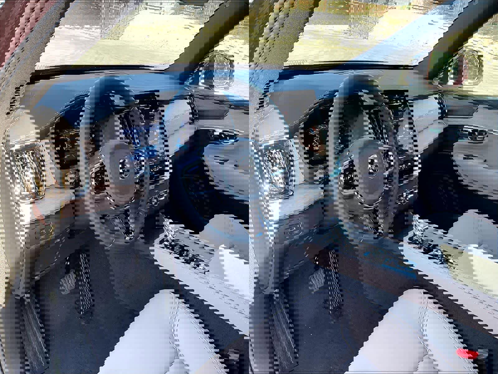 New 2026 Volvo XC90 T8 Plus w/ Protection Package Premier image 8