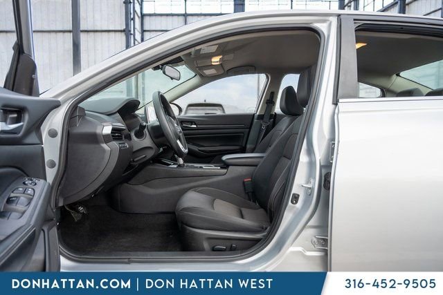 Used 2024 Nissan Altima 2.5 SV image 5
