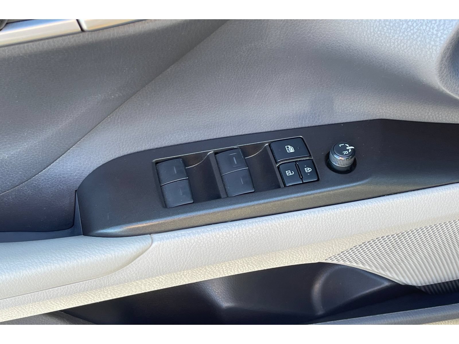 Used 2022 Toyota Camry LE w/ Convenience Package FWD image 12