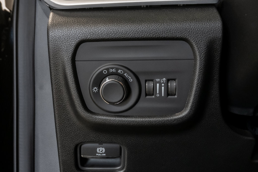 New 2026 Jeep Grand Cherokee Altitude AWD/4WD image 16