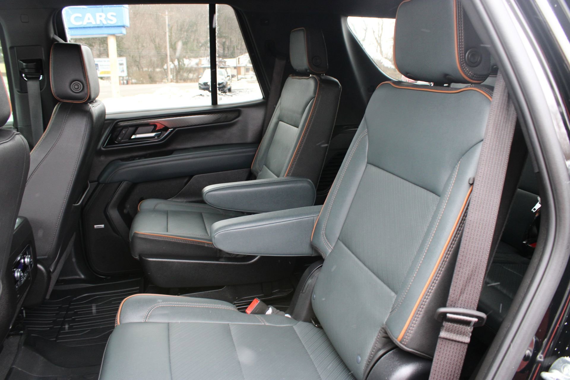 Used 2025 GMC Yukon AT4 w/ LPO, Floor Liner Package image 17
