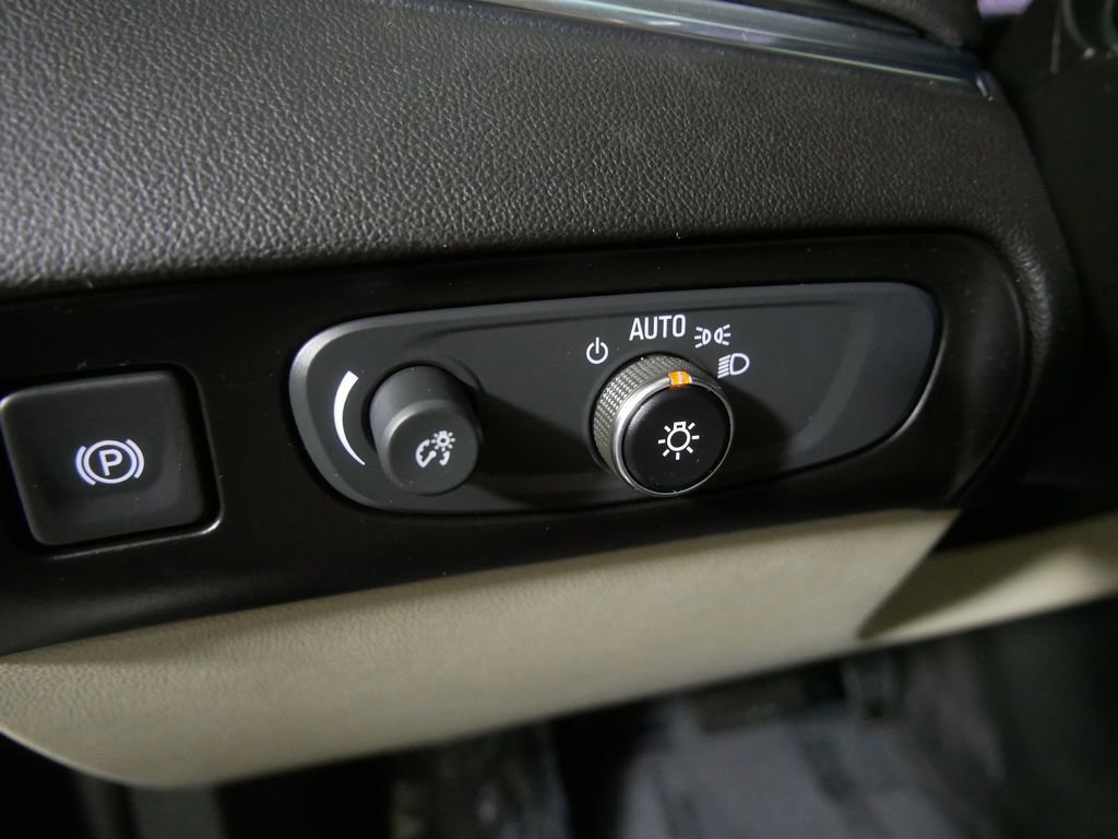 Used 2021 Buick Enclave Essence w/ Sound and Sites Package AWD/4WD image 19