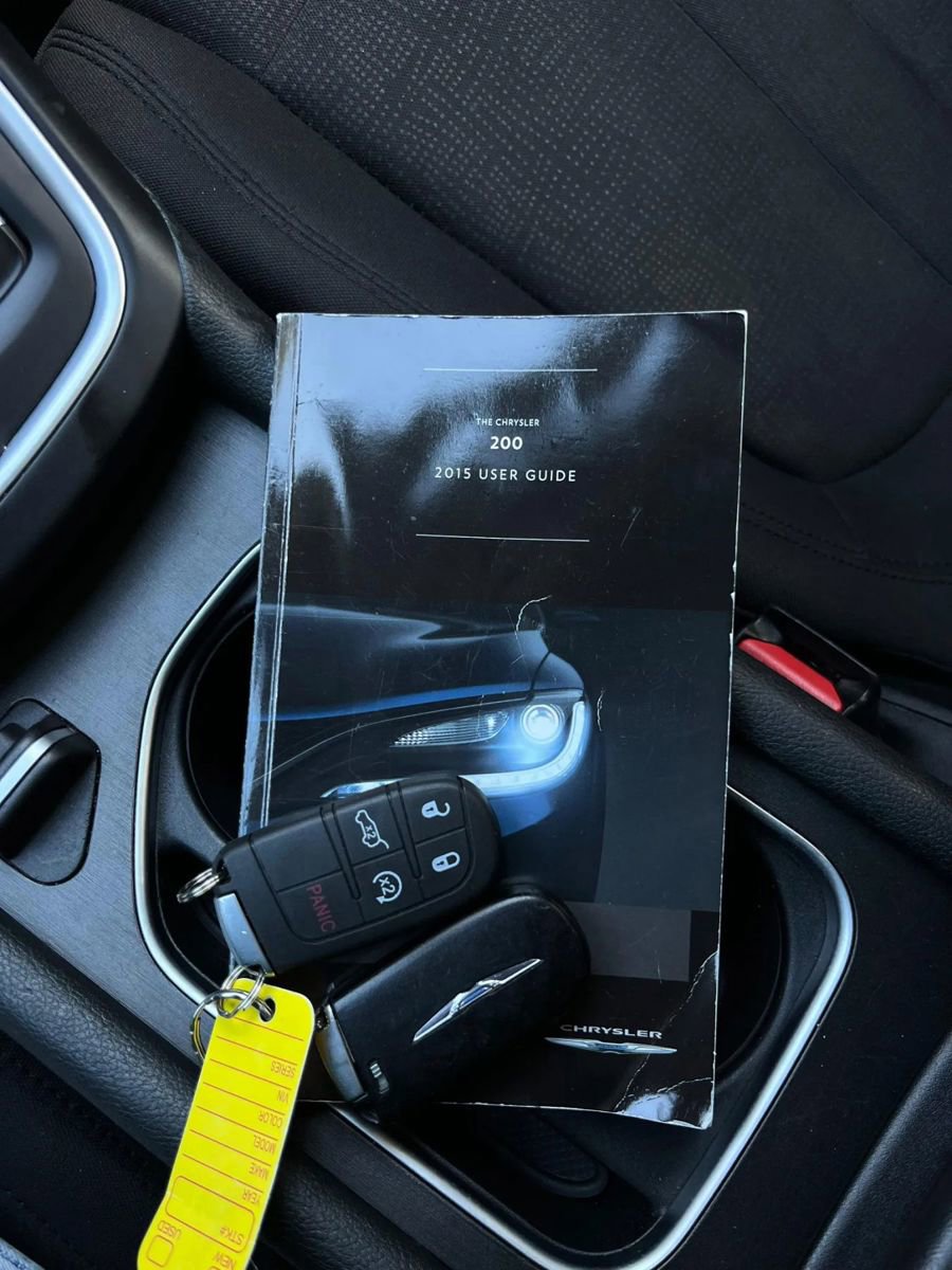 Used 2015 Chrysler 200 Limited w/ Convenience Group image 16