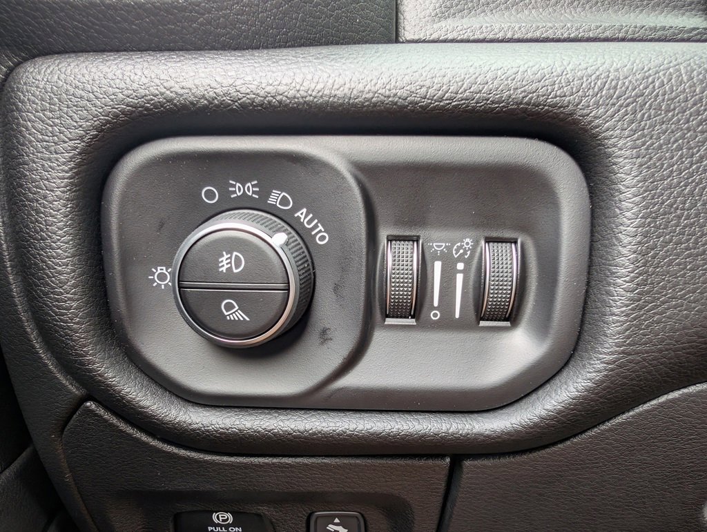 New 2026 RAM 1500 4x4 Crew Cab image 37