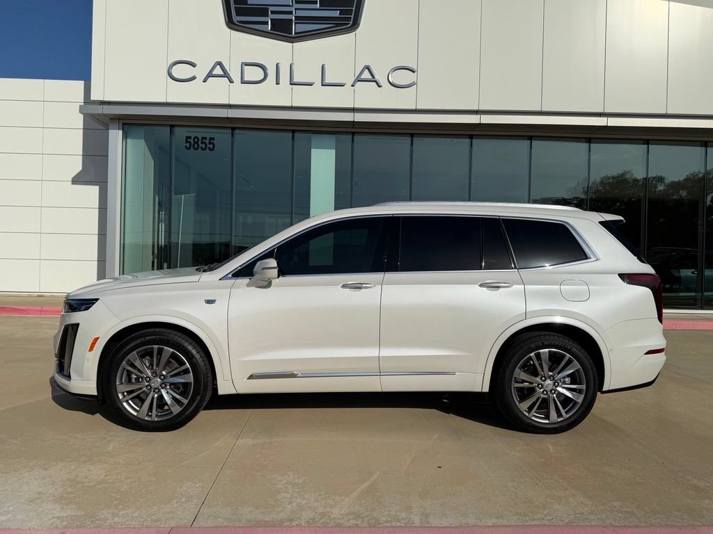 Used 2025 Cadillac XT6 Premium Luxury w/ Technology Package FWD image 2