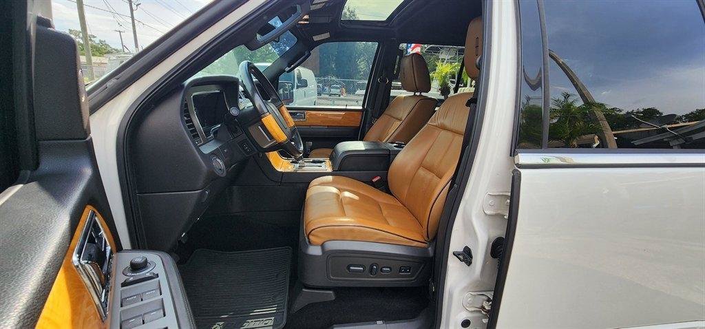 Used 2012 Lincoln Navigator 2WD image 23