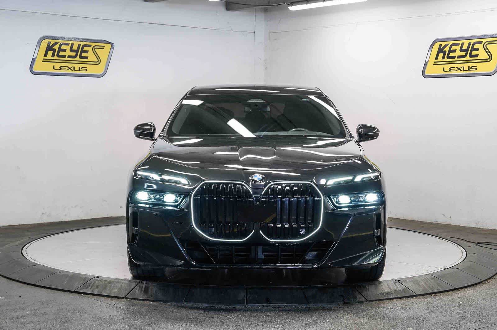 Used 2024 BMW 760i xDrive w/ Premium Package 2 AWD/4WD image 6